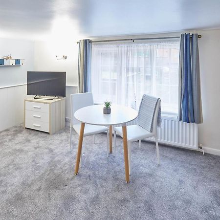 Host & Stay - Princess Place Studio Whitby Luaran gambar