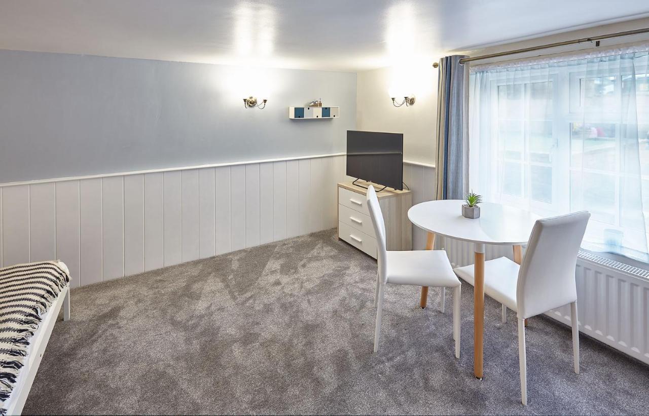 Host & Stay - Princess Place Studio Whitby Luaran gambar